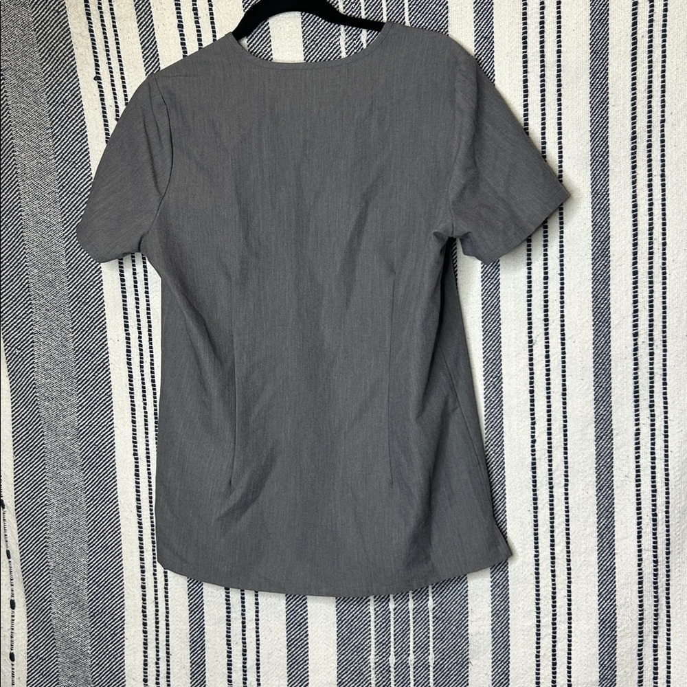 Figs Technical Collection Caterina One Pocket Scrub Top - Picture 4 of 4